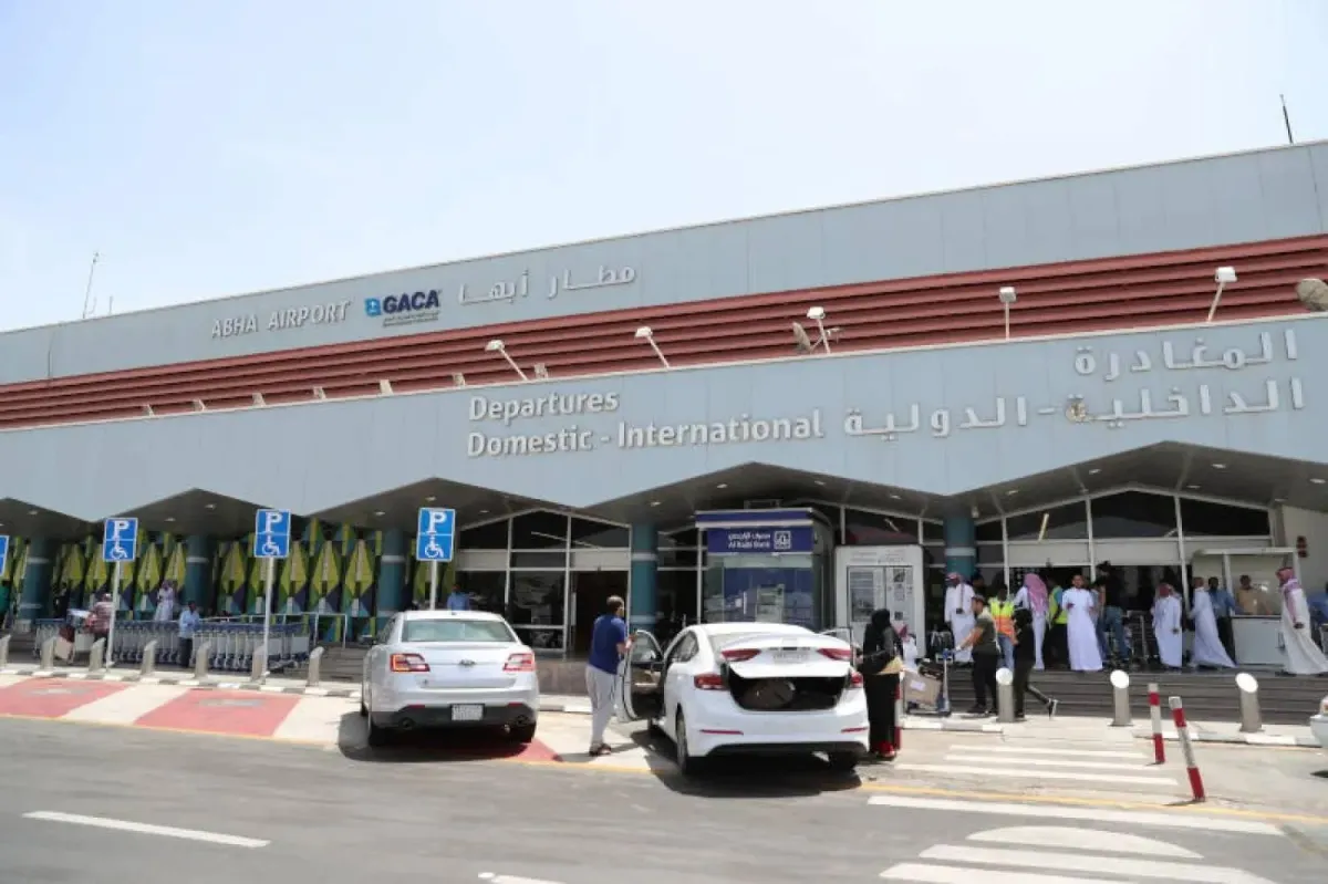 ضحايا مدنيون في مطارين واعتراض صواريخ تستهدف الرياض وخميس مشيط