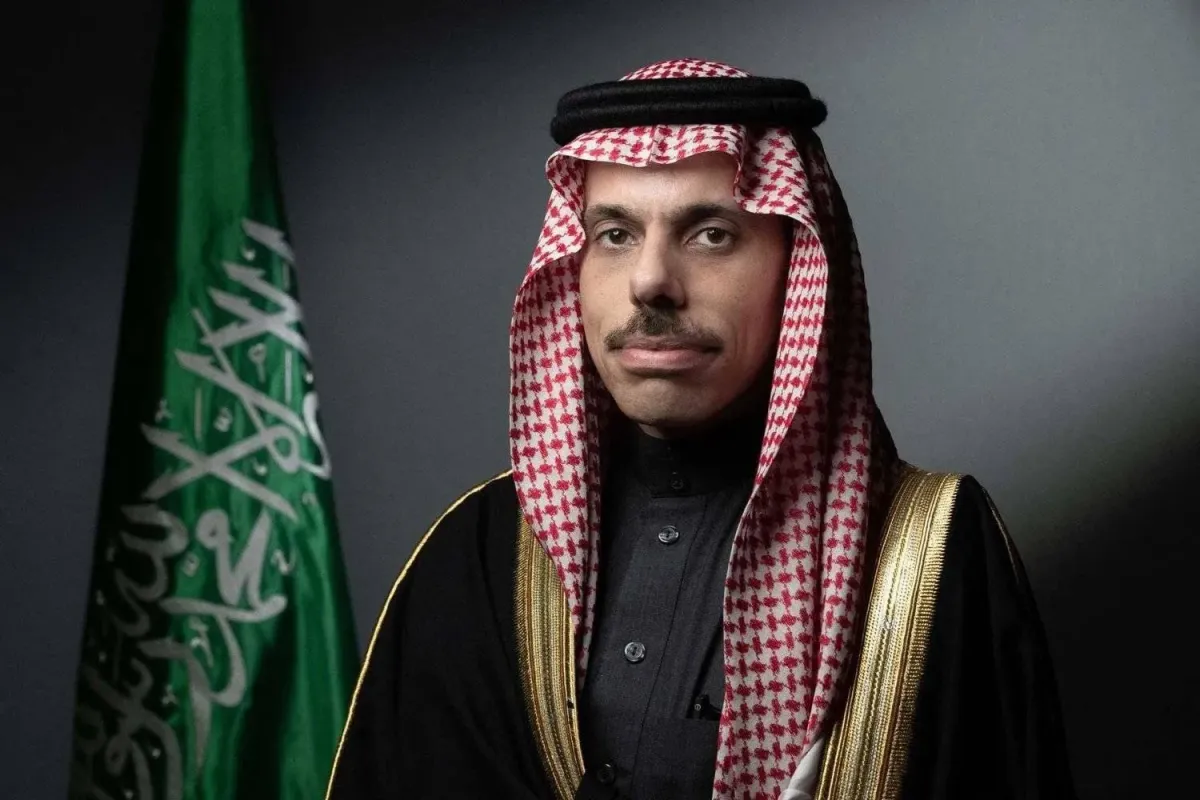 فيصل بن فرحان وفهمي يبحثان تفعيل الدور العربي تجاه التحديات