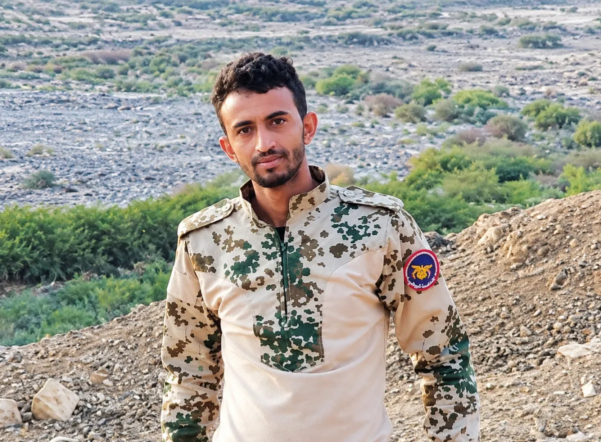 تعز: استشهد الحارس الجمهوري «صقر طه عون القدسي» ملتحقا بأخيه «نصر» بينما أُسر والدهما مصابا