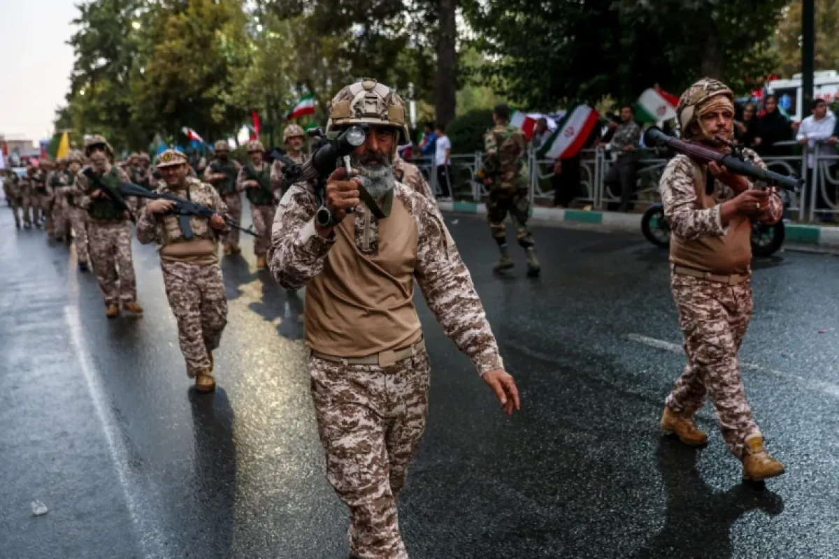 إيران تستعد لاستئناف الحرب وتهدد بتوسيع نطاقها ومهاجمة جيرانها بريًا (وول ستريت جورنال)