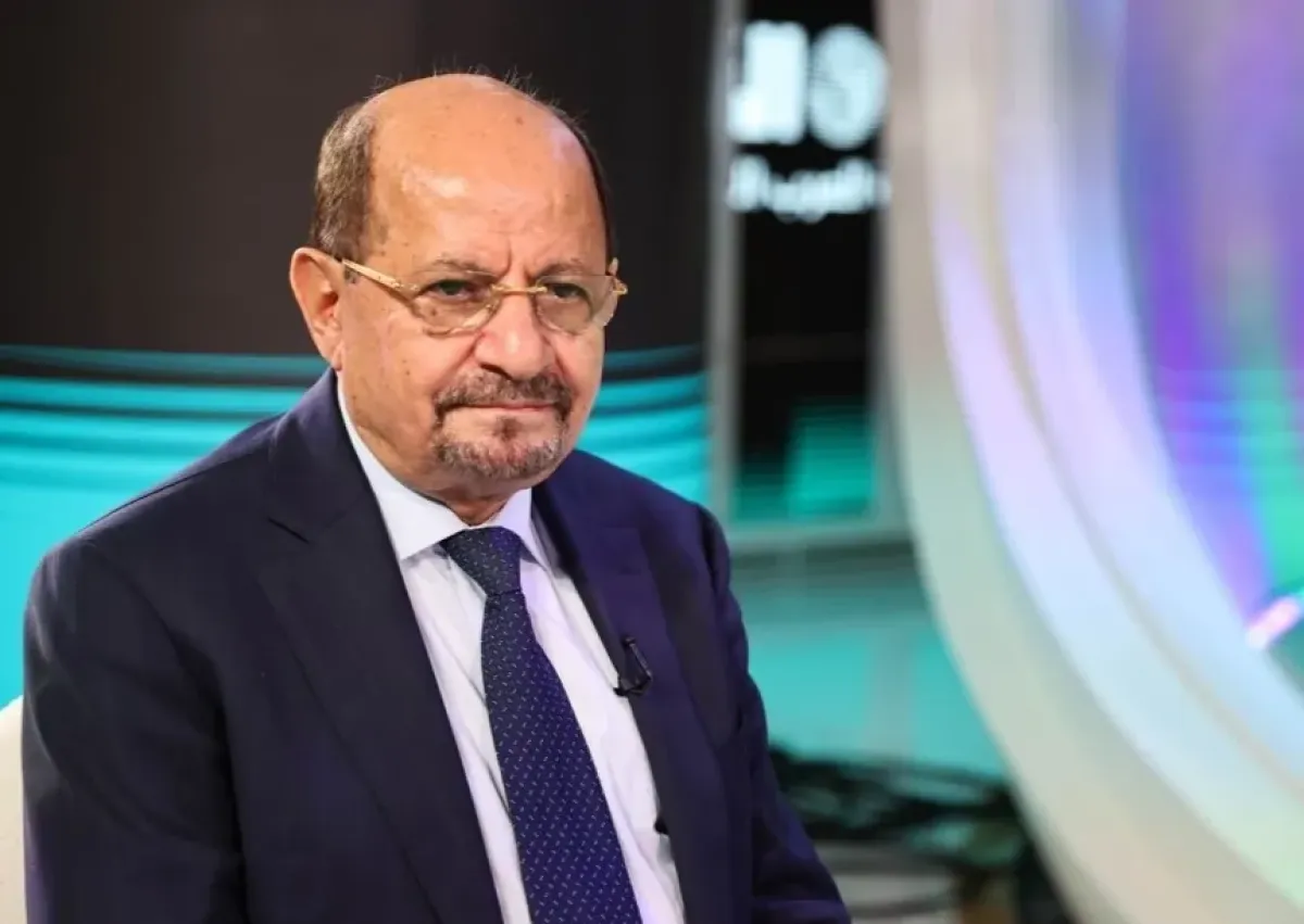 رئيس الوزراء يكتب من قصر معاشيق بعد استهدافه بالصواريخ: ماضون في معركة فجر اليمن