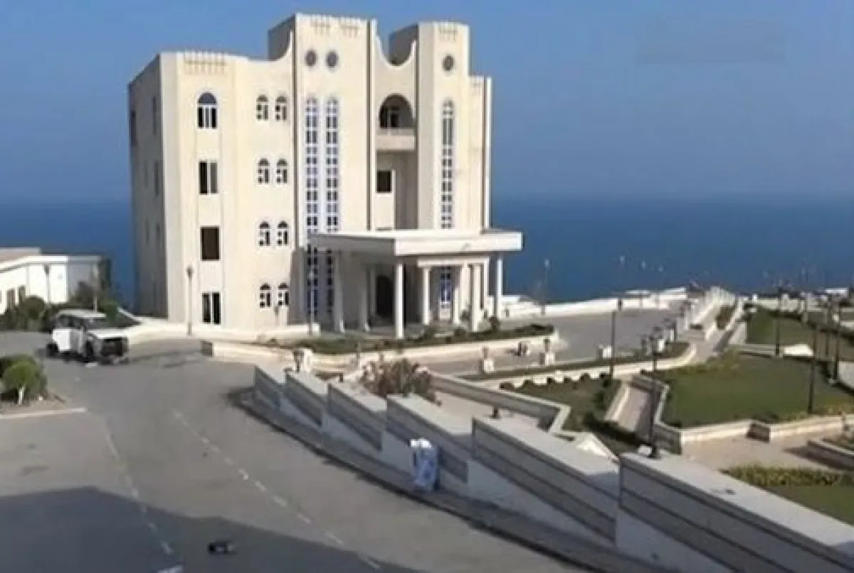 الهجوم الحوثي على المجمع الرئاسي بمعاشيق يوقع 5 شهداء و16 جريحا (وزير)