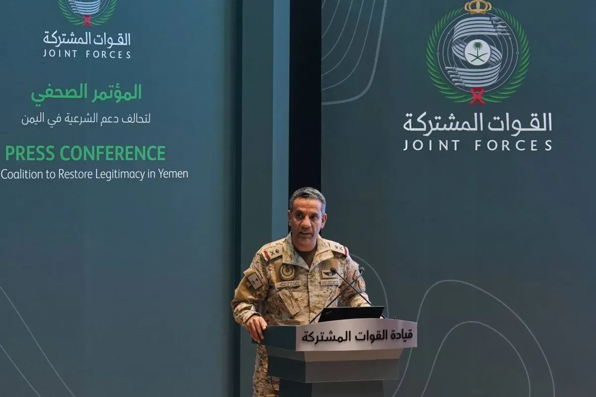 الحوثيون يستهدفون القصر الرئاسي في عدن. و«التحالف» يتّهم «أطرافاً إقليمية بمساعدتهم»