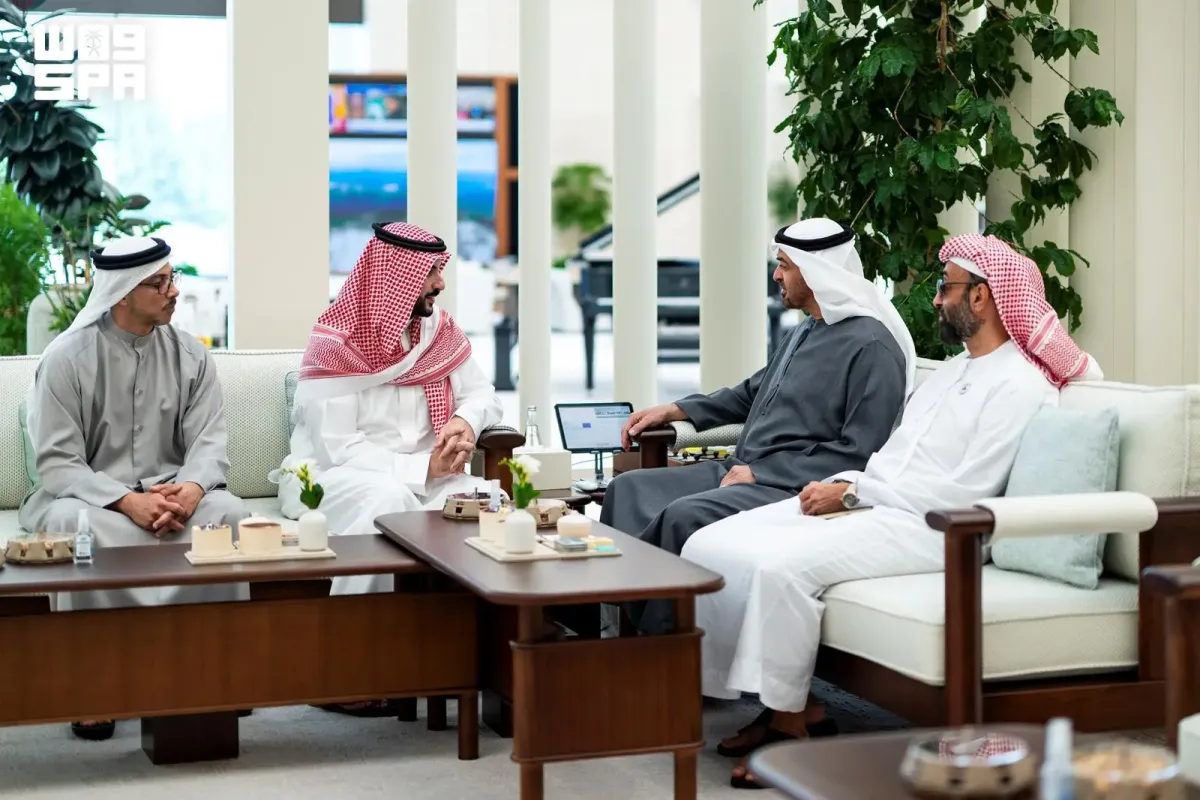 رئيس الإمارات ووزير الدفاع السعودي استعرضا "أولويات المرحلة" و "مستجدات الأحداث"