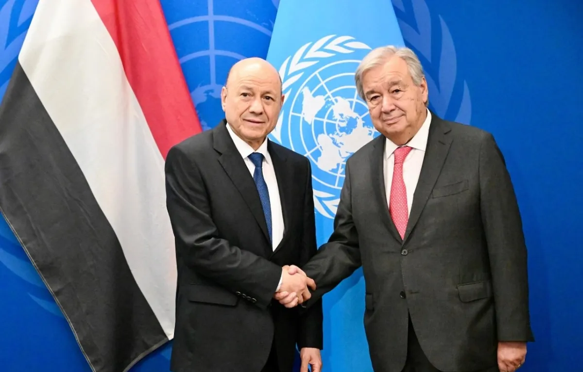 رئيس مجلس القيادة يطلب من غوتيريش دعم تحرك دولي لتصنيف المليشيات الحوثية منظمة إرهابية