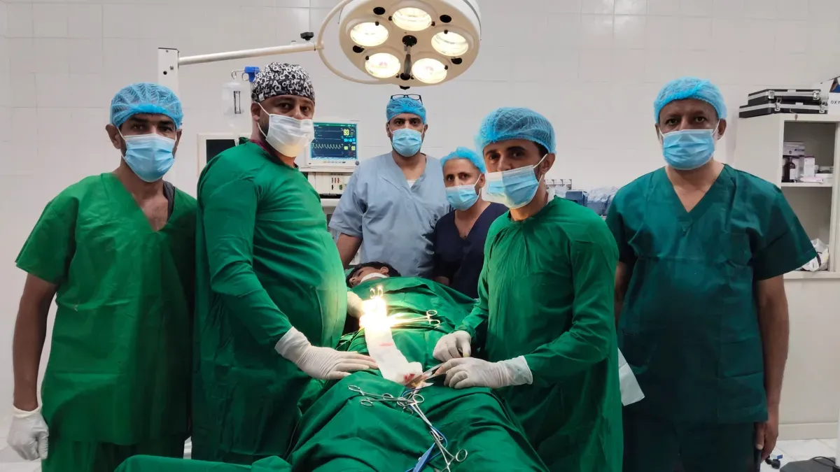 بعد إعادة تشغيلهما بدعم طارق صالح.. مدير الخدمات الطبية للمقاومة الوطنية يتفقد مستشفى الشط والمركز الصحي بالمجزاع في المضاربة
