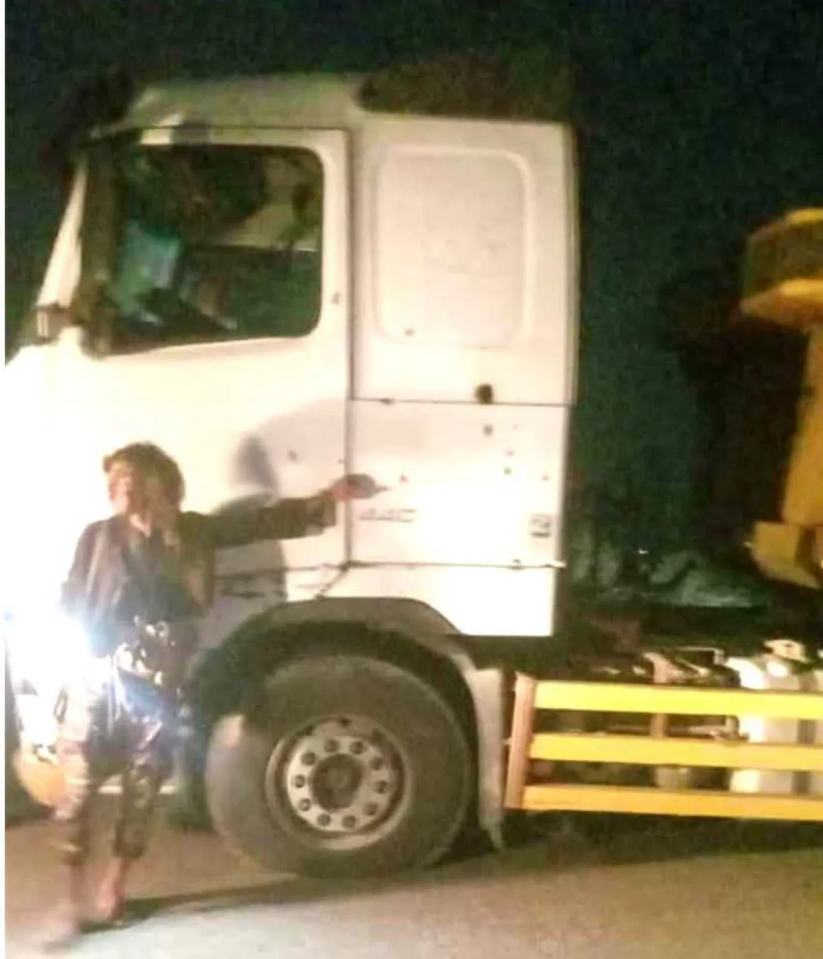 إصابة سائق قاطرة بانفجار عبوة ناسفة في أبين