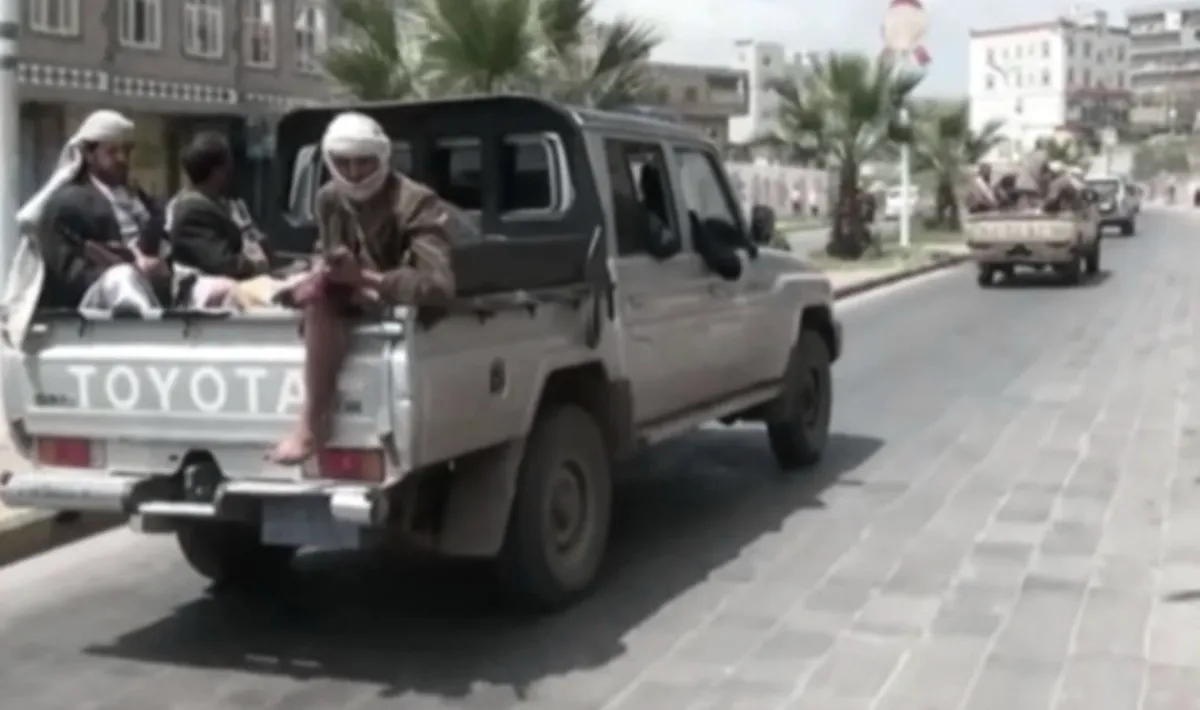 مركز حقوقي: الحوثيون يختطفون 5 مدنيين من منازلهم ومحالهم التجارية في تعز