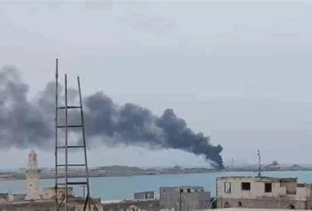 ضربات جوية موجعة للحوثيين في المخا.. مصرع المشرف «العشمي» وإحباط تهريب أسلحة لباب المندب