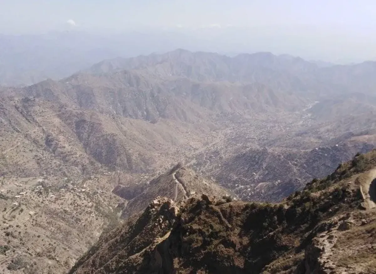 مواجهات غرب مدينة تعز وفي المقاطرة وقصف حوثي على طور الباحة بلحج ودك تعزيزات في الراهدة